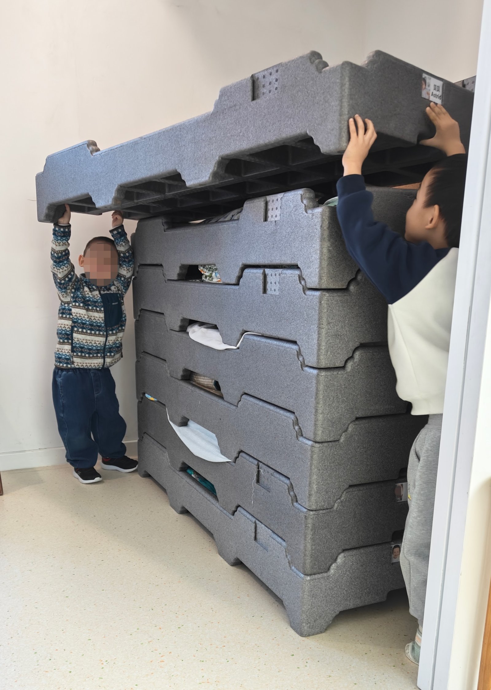 Children stacking rest beds