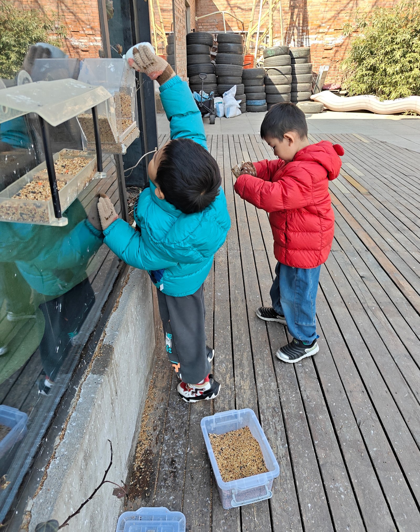Children washing a table
